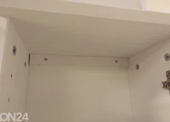 Kylpyhuoneen yläkaappi