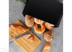 Leipälaatikko leikkuulaudalla
